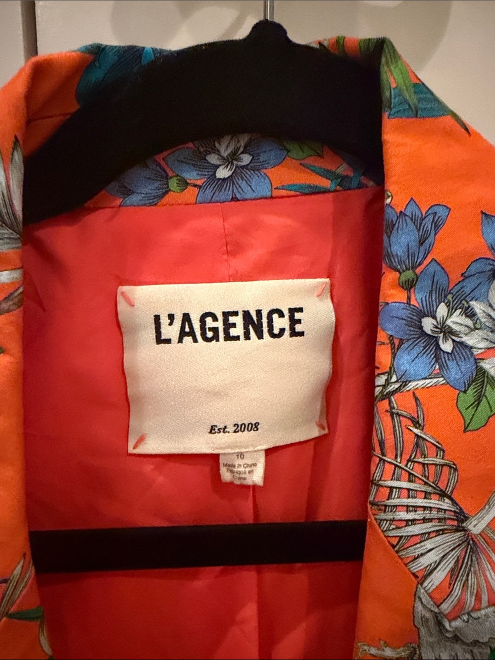 L'AGENCE Inez Orange Tropical Parrot Print Cropped Blazer - Picture 3 of 9